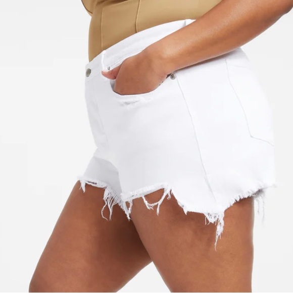 Good American Bombshell Short color White Frey Hem 038 Size 16 NWT - Picture 5 of 16